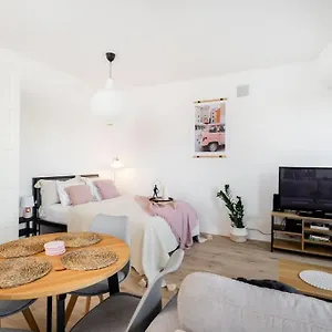 https://ciche-wygodne-studio-2-min-od-metra-politechnika.warsawhotelspoland.com