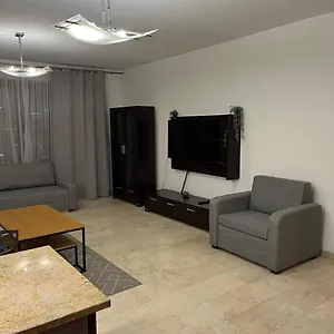 Krawiecka 3 - City Center - 7 People - Private Parking Apartament